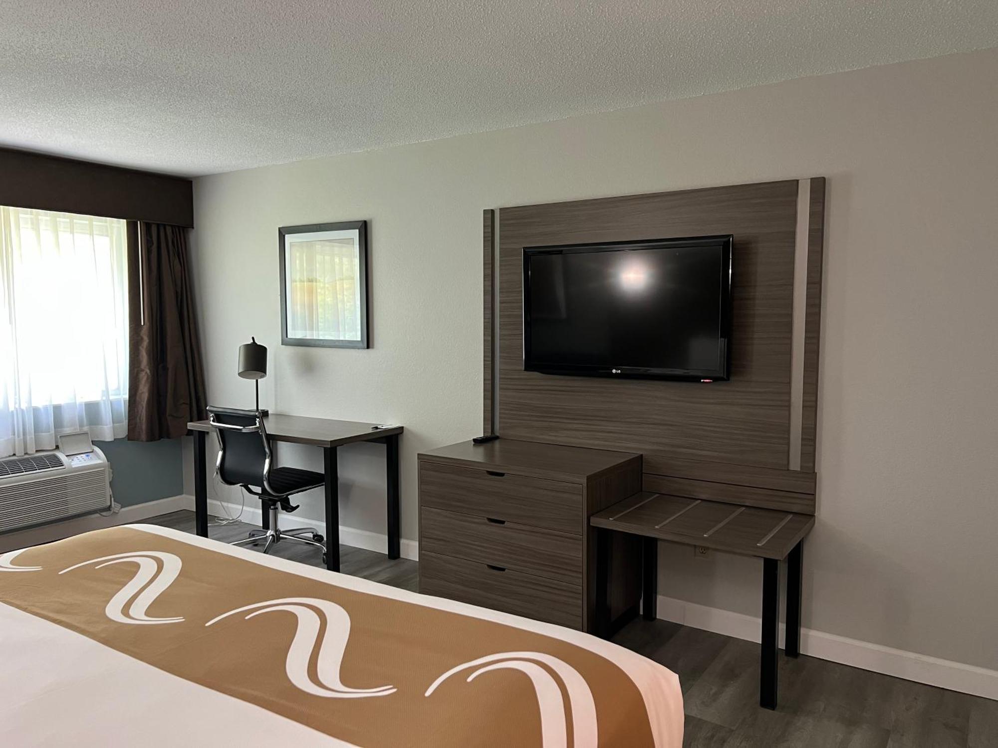 Hotel Quality & Red Wing